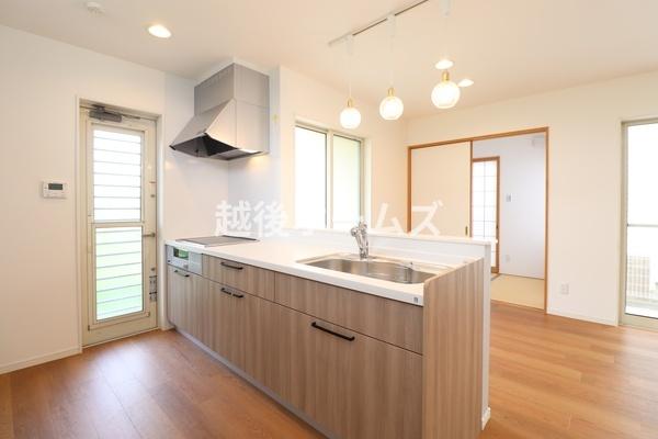 Lb` Lb`𖾂邭Ƃ炵Ă܂