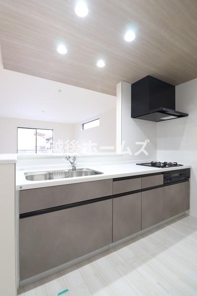 �L�b�`�� �L�b�`���͎g���₷���V�X�e���L�b�`���ł��B
�򐅊��̌^�̐������W���������Ă��܂��B