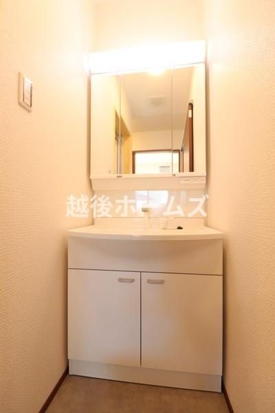 ʑEʏ Vv[hbT[͎[[I
̂xxyXł܂ˁB