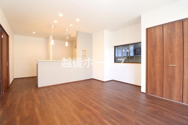 rO _CjOe[uE\t@[zułƂ肠݌vɂȂĂ܂B