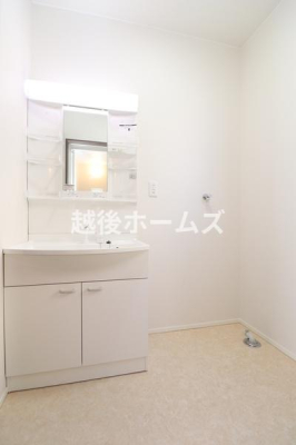 ʑEʏ Vv[hbT[͎[[I
̂xxyXł܂ˁB