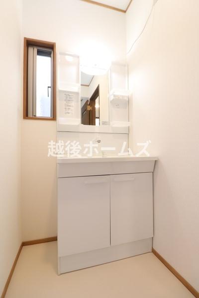 ʑEʏ Vv[hbT[͎[[I
̂xxyXł܂ˁB