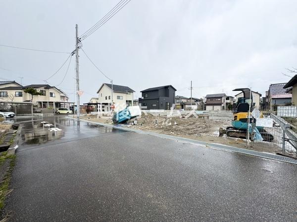 �O�ʓ��H�܂ތ��n�ʐ^ �����̓��������ʕ��E�d�l�ݔ��₨�����̑傫���̔�r�A�ߗׁE���ӊ��⒬���݂ȂǁA�����ł͂킩��Ȃ���񂪂������񂠂�܂��B���񌻒n�ɂĂ��m�F���������B