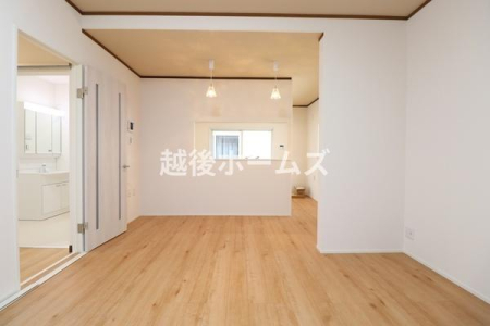 ���r���O �_�C�j���O�e�[�u���E�\�t�@�[���z�u�ł����Ƃ肠��݌v�ɂȂ��Ă���܂��B