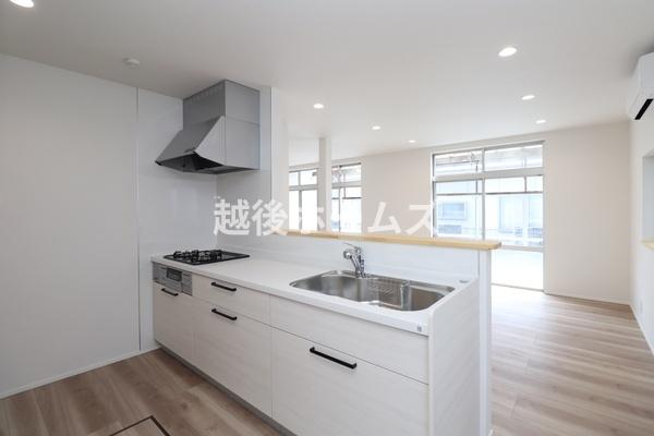 �L�b�`�� �R���^�C�v�̃V�X�e���L�b�`���͎��[���L�x�I
�H��@��򐅊킪�W�������ŉƎ��̕��S���y����