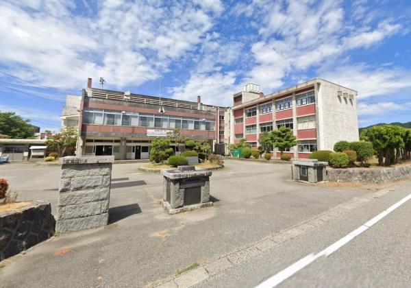 ���ӊ� �y���w�Z�z����s�������ꒆ�w�Z�F1438m