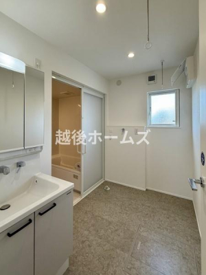 ̑ ʎh\Xy[Xɂ̓zXN[I