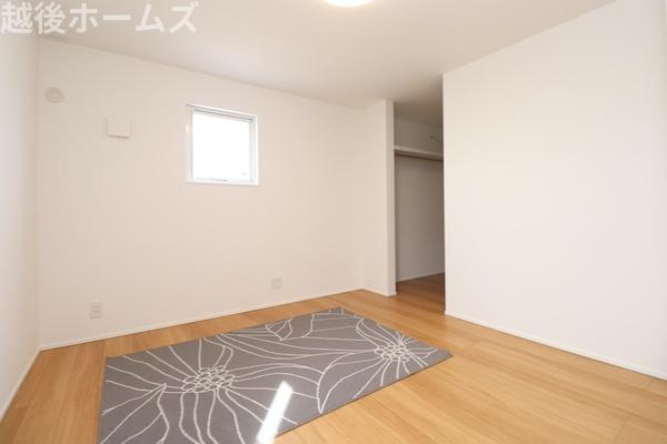 �m�� �S���ɃN���[�[�b�g�����A���[���L�x�Ŏg���₷���Ԏ��ɂȂ��Ă��܂�