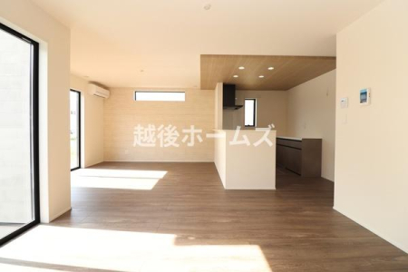 ���r���O �y���Ў{�H��z
�Q�S���Ԋ��C�V�X�e���������ɐ݂��A��ɋ�C���z�������K�ȋ�Ԃɕς��Ă���܂�