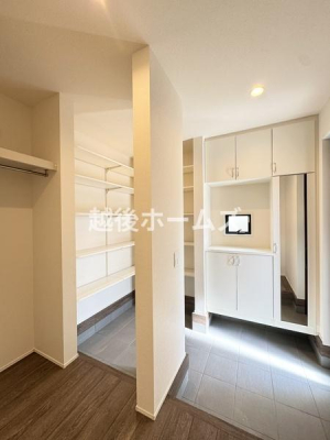 ���[ �y���Ў{�H��z�u�[�c�͂������A���J�̓��ɂ����S�̃R�[�g�|���t�̃V���[�Y�N���[�N