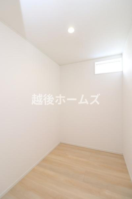 ���[ �L�b�`�����ɂ͕֗��ȃp���g���[������܂���