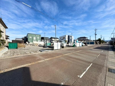 �O�ʓ��H�܂ތ��n�ʐ^ �����̓��������ʕ��E�d�l�ݔ��₨�����̑傫���̔�r�A�ߗׁE���ӊ��⒬���݂ȂǁA�����ł͂킩��Ȃ���񂪂������񂠂�܂��B���񌻒n�ɂĂ��m�F���������B