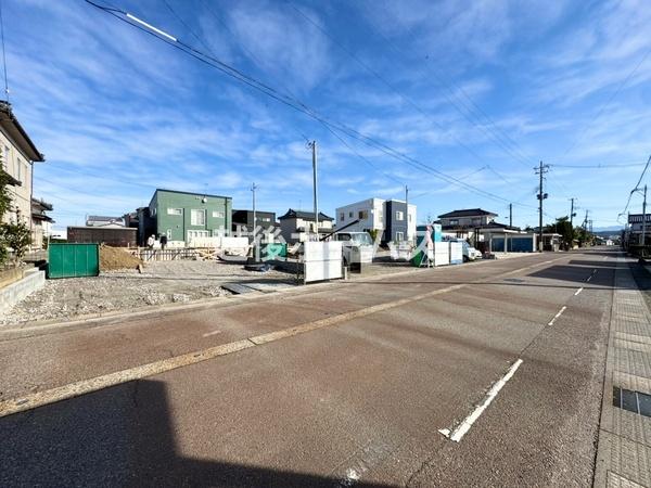 �O�ʓ��H�܂ތ��n�ʐ^ �����̓��������ʕ��E�d�l�ݔ��₨�����̑傫���̔�r�A�ߗׁE���ӊ��⒬���݂ȂǁA�����ł͂킩��Ȃ���񂪂������񂠂�܂��B���񌻒n�ɂĂ��m�F���������B