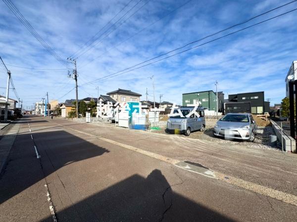 �O�ʓ��H�܂ތ��n�ʐ^ �����̓��������ʕ��E�d�l�ݔ��₨�����̑傫���̔�r�A�ߗׁE���ӊ��⒬���݂ȂǁA�����ł͂킩��Ȃ���񂪂������񂠂�܂��B���񌻒n�ɂĂ��m�F���������B