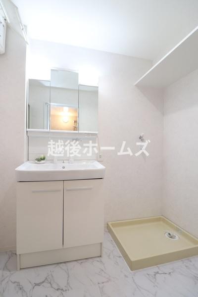 ʑEʏ Vv[hbT[͎[[I
̂xxyXł܂ˁB