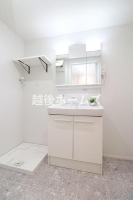 ʑEʏ Vv[hbT[͎[[I
̂xxyXł܂ˁB