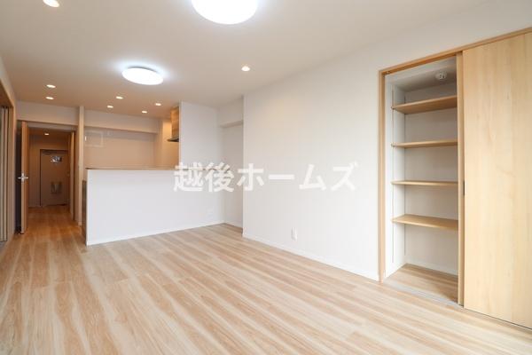 rO _CjOe[uE\t@[zułƂ肠݌vɂȂĂ܂B