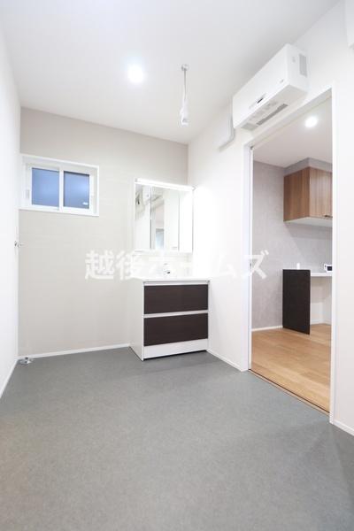 ʑEʏ Rʋ̃Vv[hbT[͎[[I
̂xxyXł܂ˁB