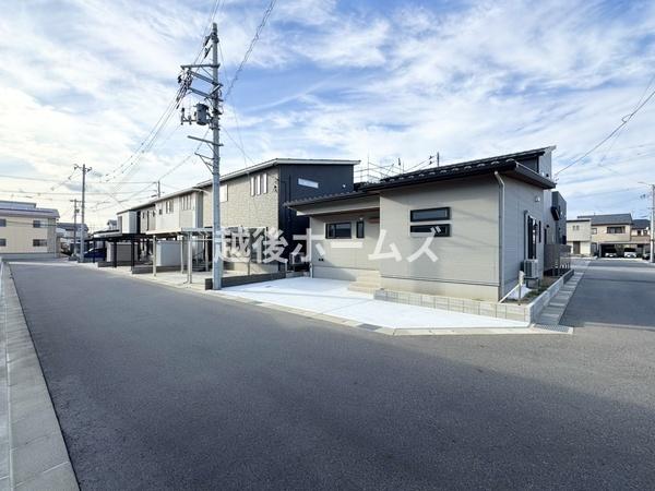 OʓH܂ތnʐ^ ̓ʕEdlݔ₨̑傫̔rAߗׁEӊ⒬݂ȂǁAł͂킩Ȃ񂪂񂠂܂B񌻒nɂĂmFB