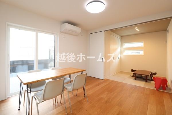 rO _CjOe[uE\t@[zułƂ肠݌vɂȂĂ܂B