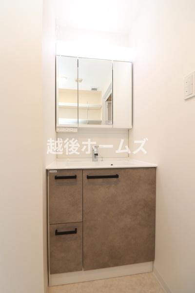 ʑEʏ Vv[hbT[͎[[I
̂xxyXł܂ˁB