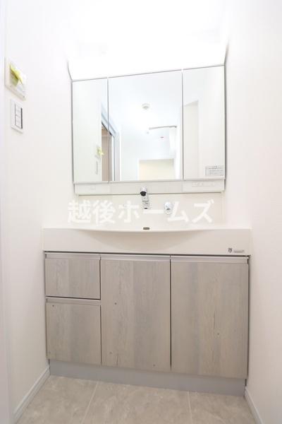 ʑEʏ Vv[hbT[͎[[I
̂xxyXł܂ˁB