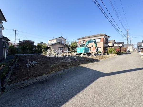 �O�ʓ��H�܂ތ��n�ʐ^ �ߗׁE���ӊ��⒬���݂ȂǁA�����ł͂킩��Ȃ���񂪂������񂠂�܂��B���񌻒n�ɂĂ��m�F���������B
