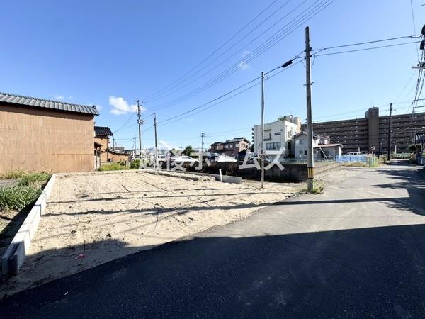 OʓH܂ތnʐ^ ̓ʕEdlݔ₨̑傫̔rAߗׁEӊ⒬݂ȂǁAł͂킩Ȃ񂪂񂠂܂B񌻒nɂĂmFB