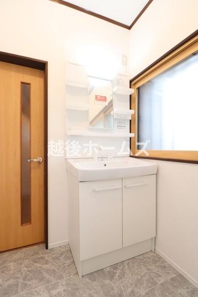 ʑEʏ Vv[hbT[͎[[I
̂xxyXł܂ˁB