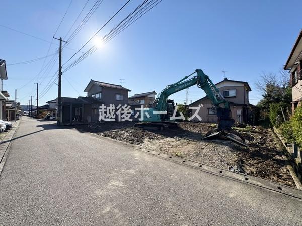 �O�ʓ��H�܂ތ��n�ʐ^ �ߗׁE���ӊ��⒬���݂ȂǁA�����ł͂킩��Ȃ���񂪂������񂠂�܂��B���񌻒n�ɂĂ��m�F���������B
