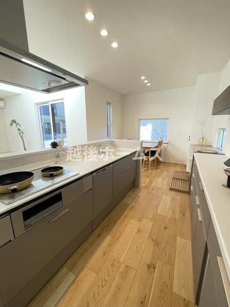 Lb` tbg݌vł|yX̂hgNbLOq[^[BH@򐅊킪W̐ݔ[̃VXeLb`łB