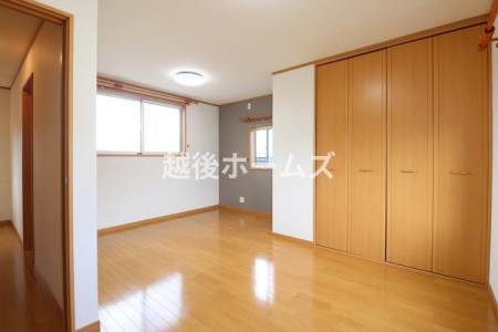 �m�� �S���ɃN���[�[�b�g�����A���[���L�x�Ŏg���₷���Ԏ��ɂȂ��Ă��܂�