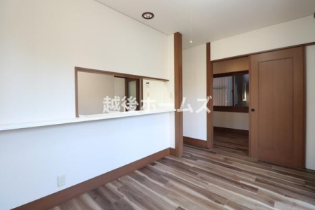 ���r���O �_�C�j���O�e�[�u���E�\�t�@�[���z�u�ł����Ƃ肠��݌v�ɂȂ��Ă���܂��B