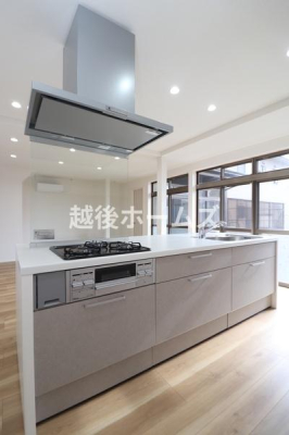 �L�b�`�� �R���^�C�v�̃V�X�e���L�b�`���͎��[���L�x�I
�����̂��|�������₷���݌v�ɂȂ��Ă��܂�