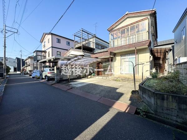 �O�ʓ��H�܂ތ��n�ʐ^ �ߗׁE���ӊ��⒬���݂ȂǁA�����ł͂킩��Ȃ���񂪂������񂠂�܂��B���񌻒n�ɂĂ��m�F���������B
