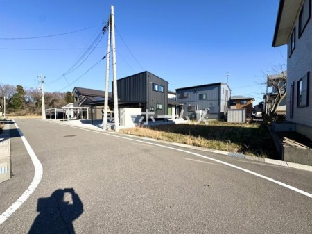 �O�ʓ��H�܂ތ��n�ʐ^ �����̓��������ʕ��E�d�l�ݔ��₨�����̑傫���̔�r�A�ߗׁE���ӊ��⒬���݂ȂǁA�����ł͂킩��Ȃ���񂪂������񂠂�܂��B���񌻒n�ɂĂ��m�F���������B