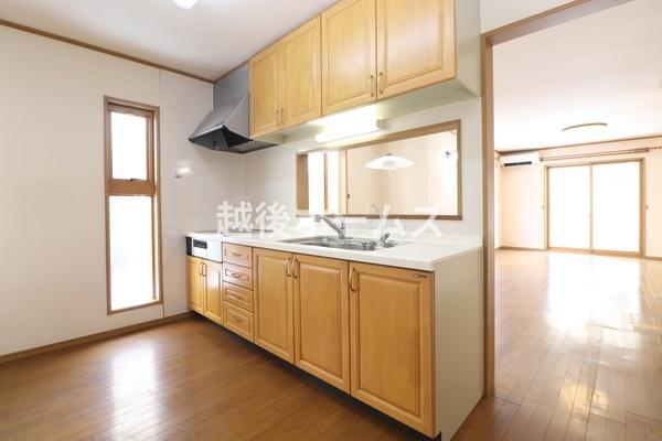 �L�b�`�� �R���^�C�v�̃V�X�e���L�b�`���͎��[���L�x�I
�����̂��|�������₷���݌v�ɂȂ��Ă��܂�