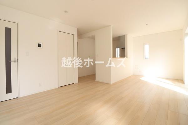 ���r���O �Q�S���Ԋ��C�V�X�e���������ɐ݂��A��ɋ�C���z�������K�ȋ�Ԃɕς��Ă���܂�