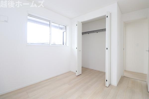 �m�� �S���ɃN���[�[�b�g�����A���[���L�x�Ŏg���₷���Ԏ��ɂȂ��Ă��܂�