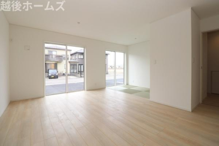 ���r���O �_�C�j���O�e�[�u���E�\�t�@�[���z�u�ł����Ƃ肠��݌v�ɂȂ��Ă���܂��B