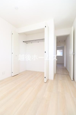 �m�� �S���ɃN���[�[�b�g�����A���[���L�x�Ŏg���₷���Ԏ��ɂȂ��Ă��܂�