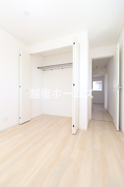 �m�� �S���ɃN���[�[�b�g�����A���[���L�x�Ŏg���₷���Ԏ��ɂȂ��Ă��܂�