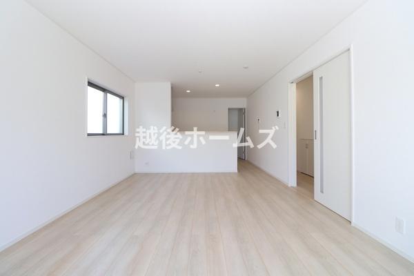 ���r���O �y���Ў{�H��z
�Q�S���Ԋ��C�V�X�e���������ɐ݂��A��ɋ�C���z�������K�ȋ�Ԃɕς��Ă���܂�