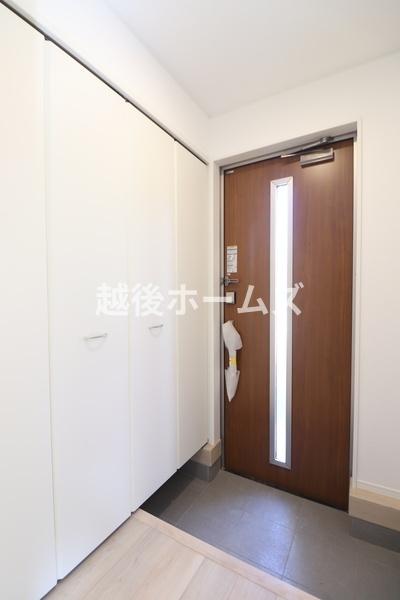 ���� �y���Ў{�H��z���ւɂ͑�e�ʂ̃V���[�Y�C���N���[�[�b�g���̗p�I