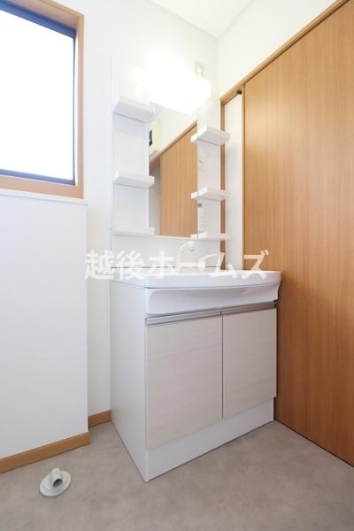 ʑEʏ Vv[hbT[͎[[I
̂xxyXł܂ˁB