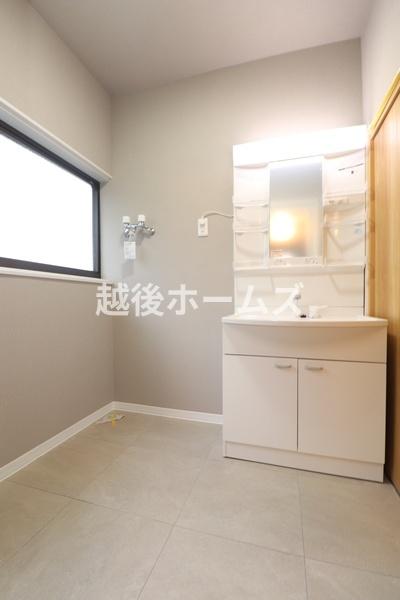 ʑEʏ Vv[hbT[͎[[I
̂xxyXł܂ˁB