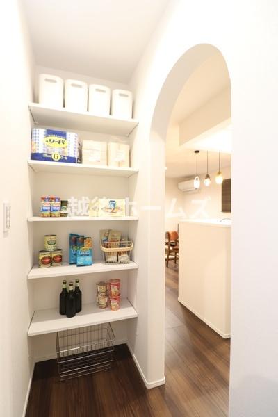 ���[ �L�b�`�����ɂ͑�e�ʂ̃p���g���[������܂���