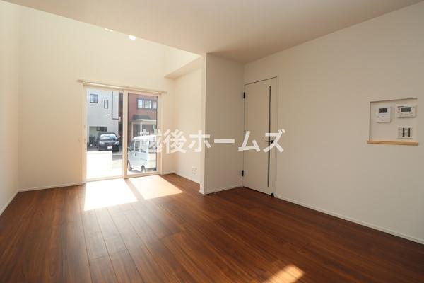 ���r���O �y���Ў{�H��z�_�C�j���O�e�[�u�����z�u�ł����Ƃ肠��݌v�ɂȂ��Ă���܂��B