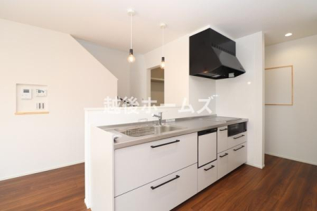 �L�b�`�� �y���Ў{�H��z�L�b�`���͎g���₷���V�X�e���L�b�`���ł��B
�򐅊��̌^�̐�����H��@���W���������Ă��܂��B