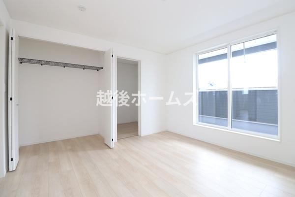 �m�� �S���ɃN���[�[�b�g�����A���[���L�x�Ŏg���₷���Ԏ��ɂȂ��Ă��܂�